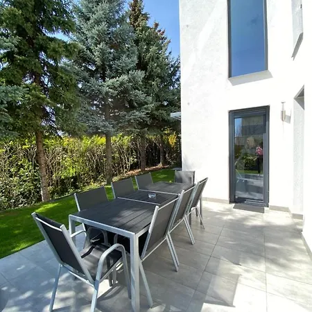 度假居 Luxury Garden House Ii In The Center