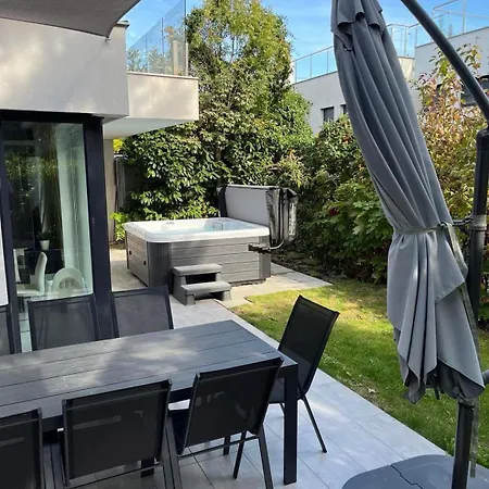 Luxury Garden House Ii In The Center Semesterbostad *