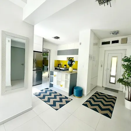 Luxury Garden House Ii In The Center
