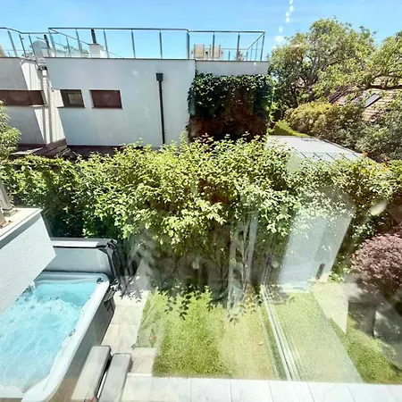 Dom wakacyjny Luxury Garden House Ii In The Center
