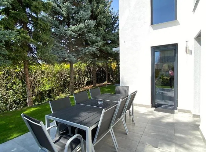 Дом отдыха Luxury Garden House Ii In The Center