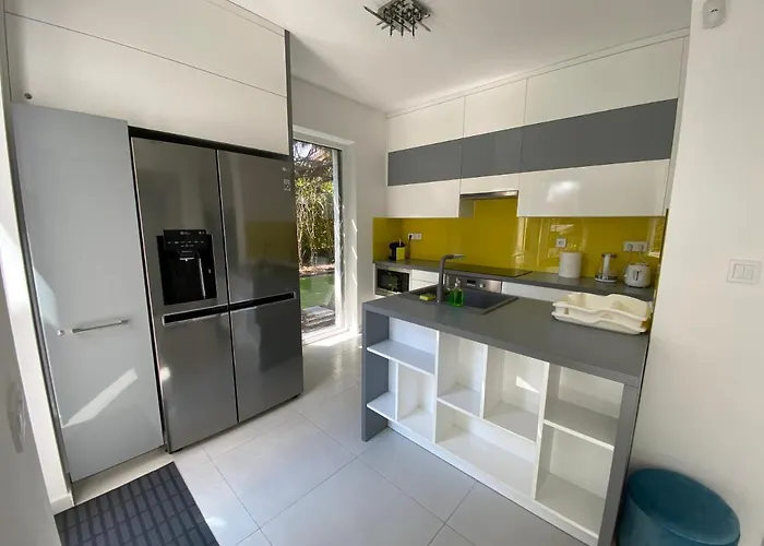 Luxury Garden House Ii In The Center Dom wakacyjny